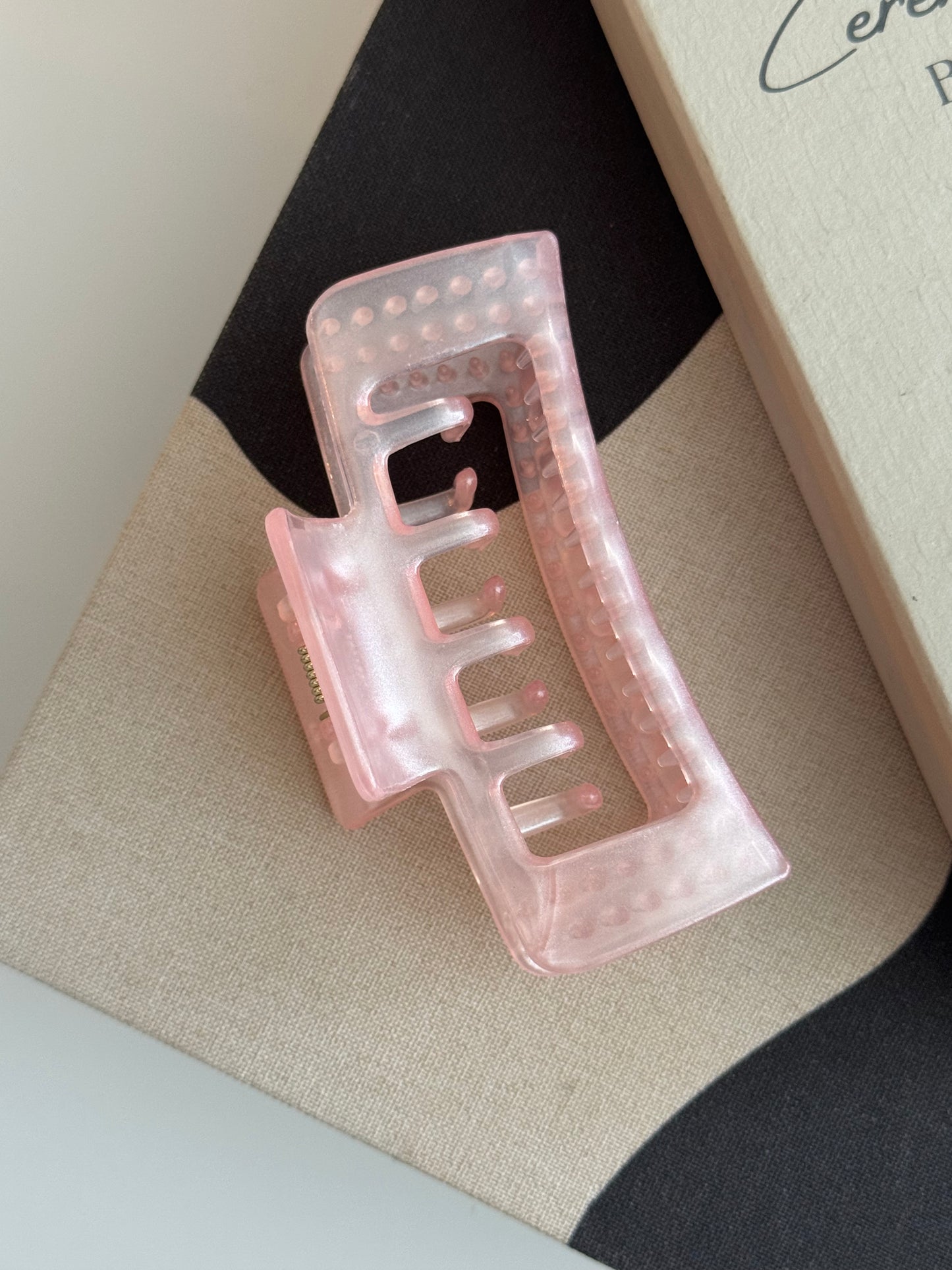 Pearly Basic Hairclip Pink