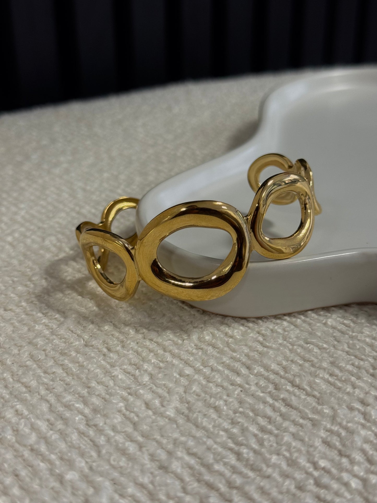 ROUND BANGLE GOLD