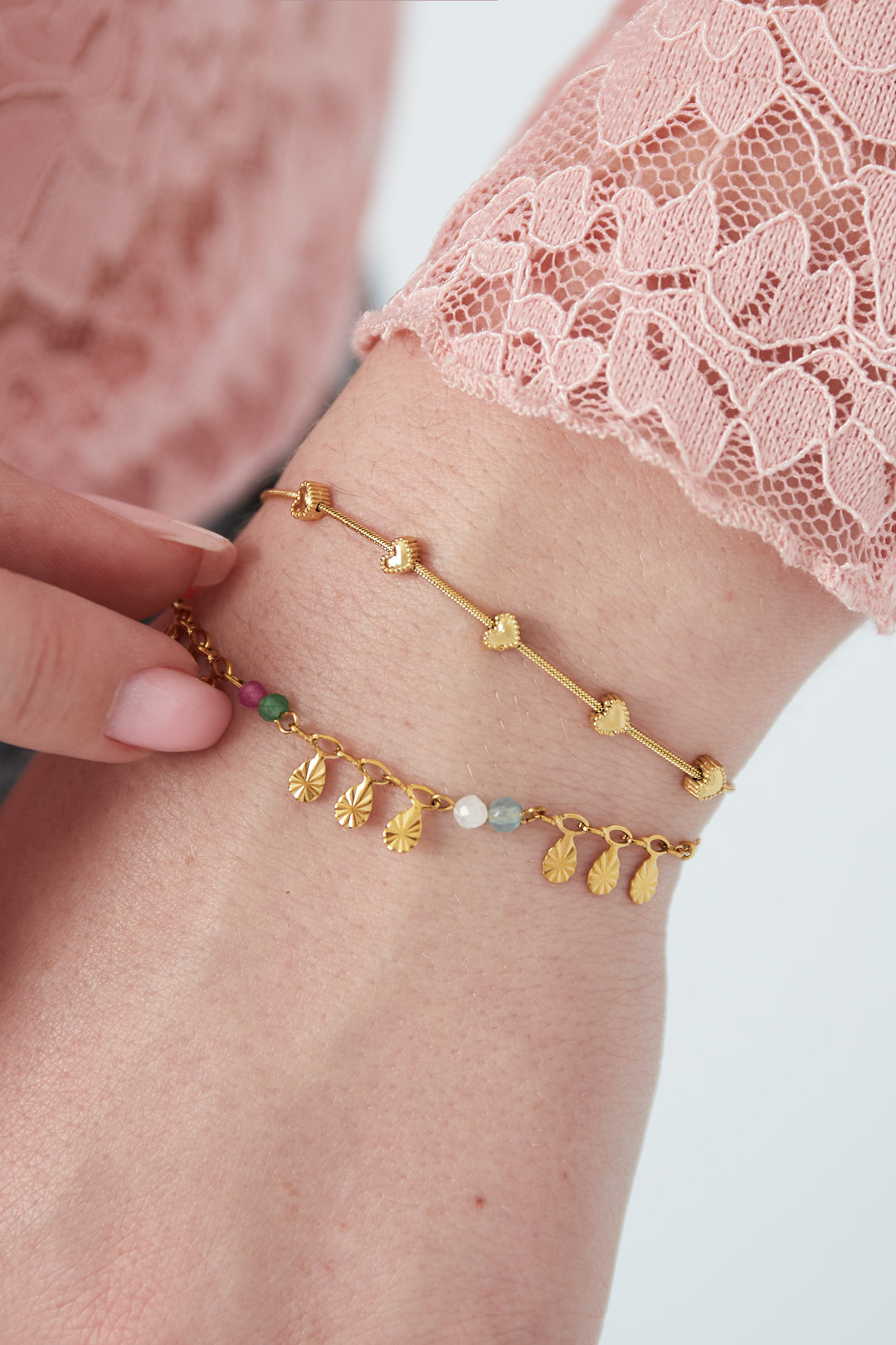 Heart Row Bracelet Gold