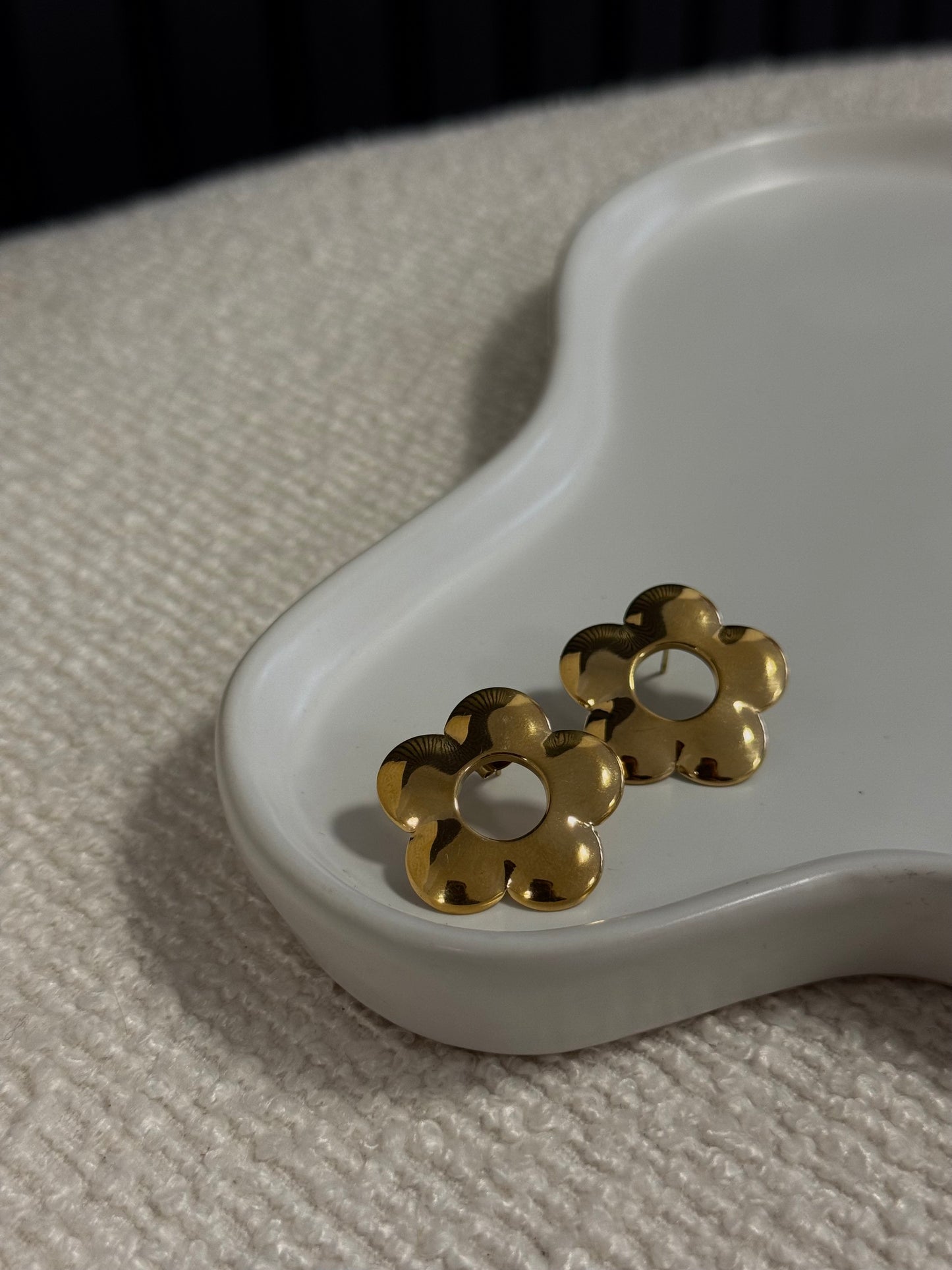 OPEN FLOWER EARSTUDS GOLD