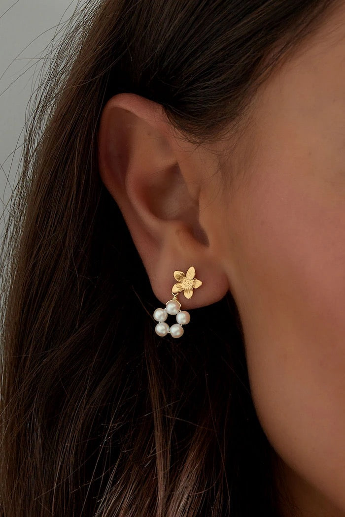 Pearly Flower Earrings Silver