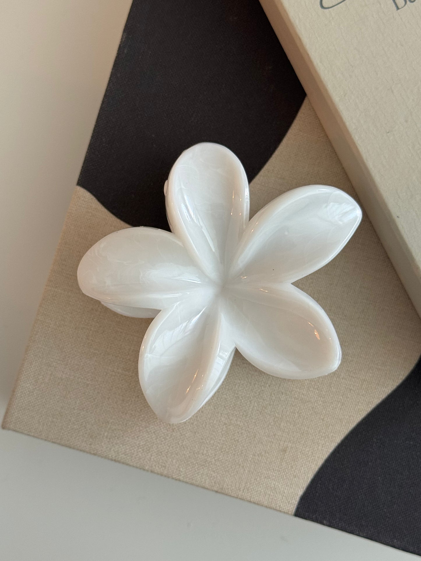 Flower Hairclip White