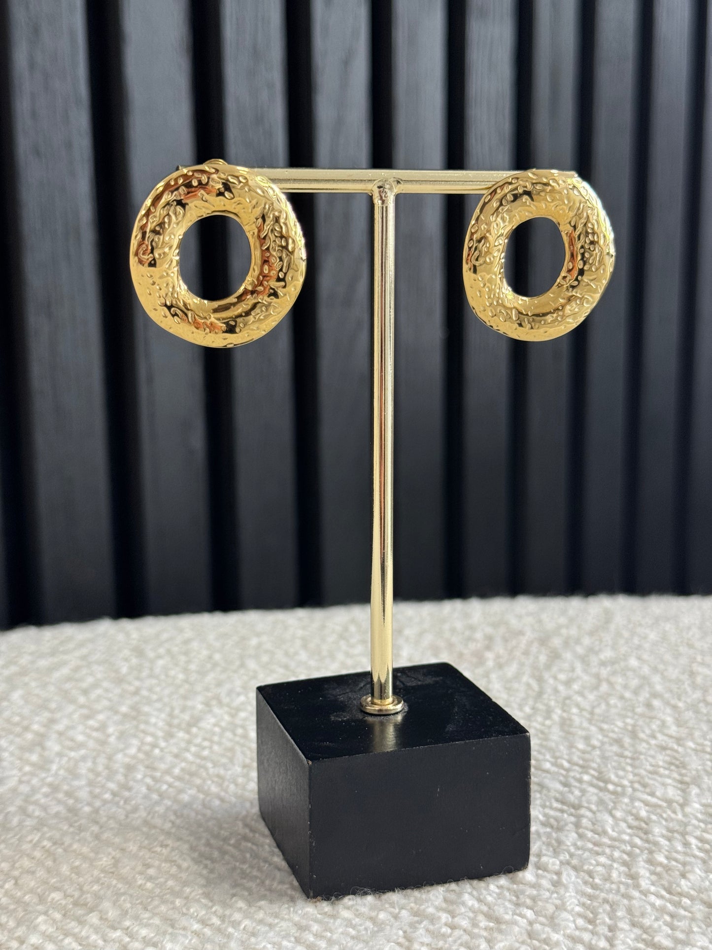 STRUCTURED DONUT EARSTUDS GOLD