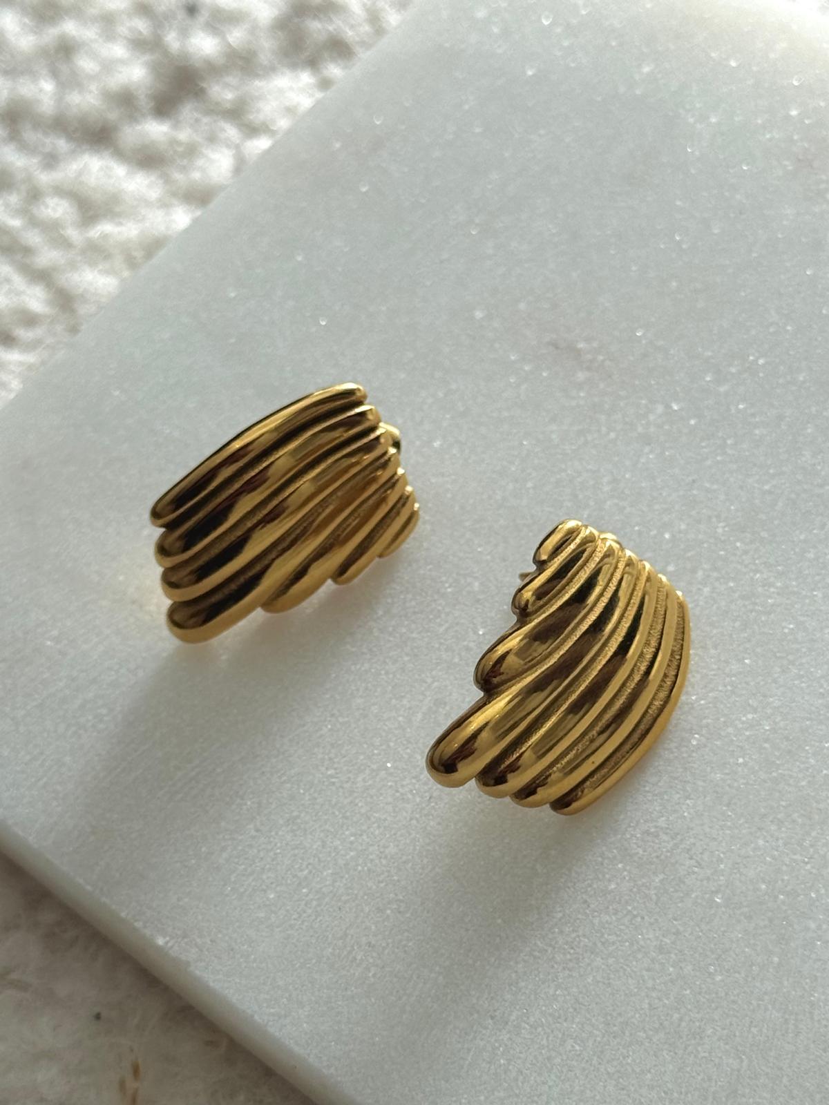Fly Earrings Gold