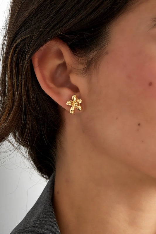 flower earstuds gold
