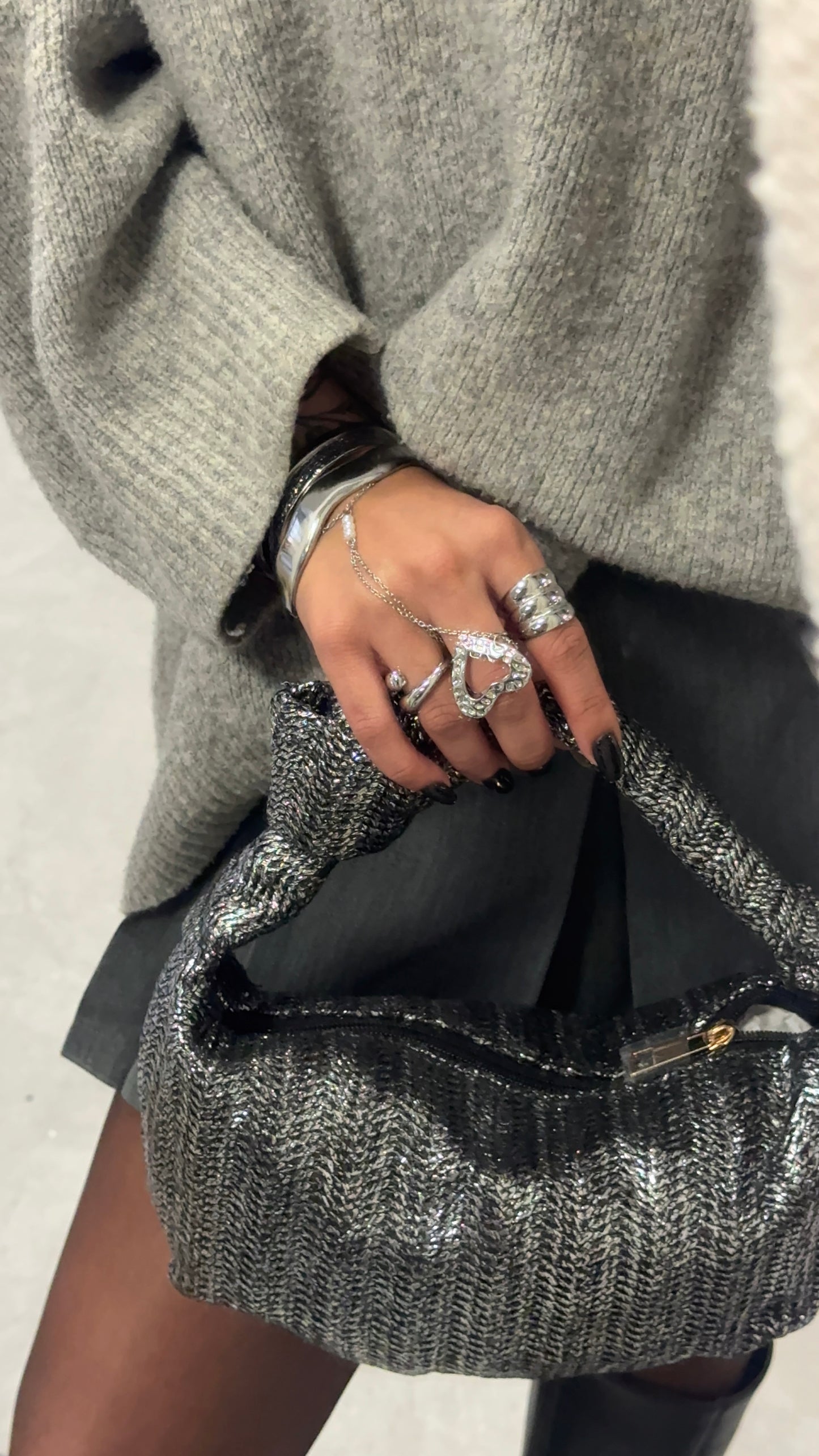 chique hand chain silver