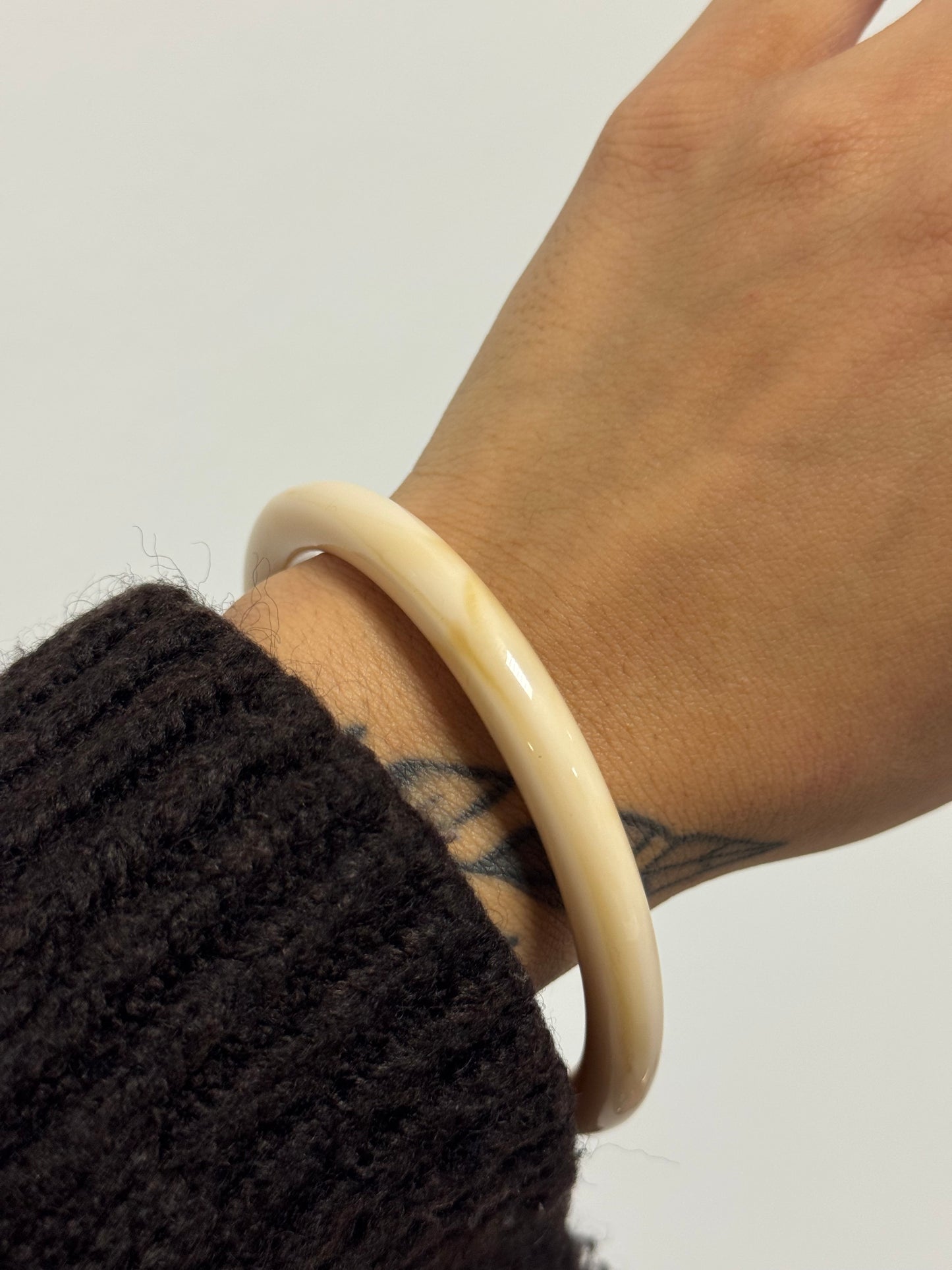 ROUND BANGLE CREAM