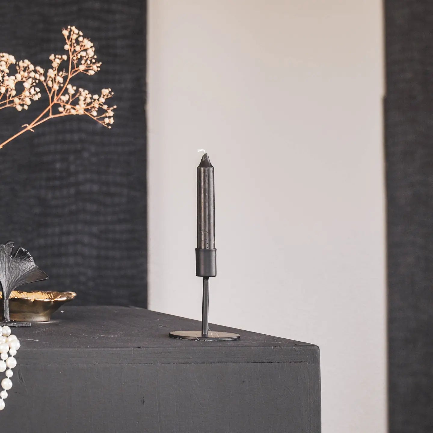 HOGE METALEN KANDELAAR ZWART