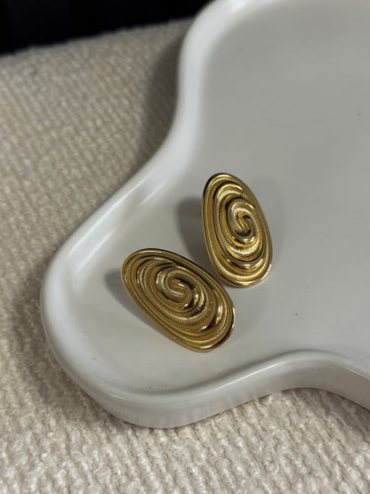 SWIRL EARSTUDS GOLD