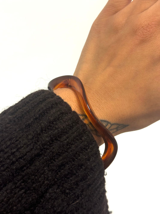 WAVY BANGLE BROWN