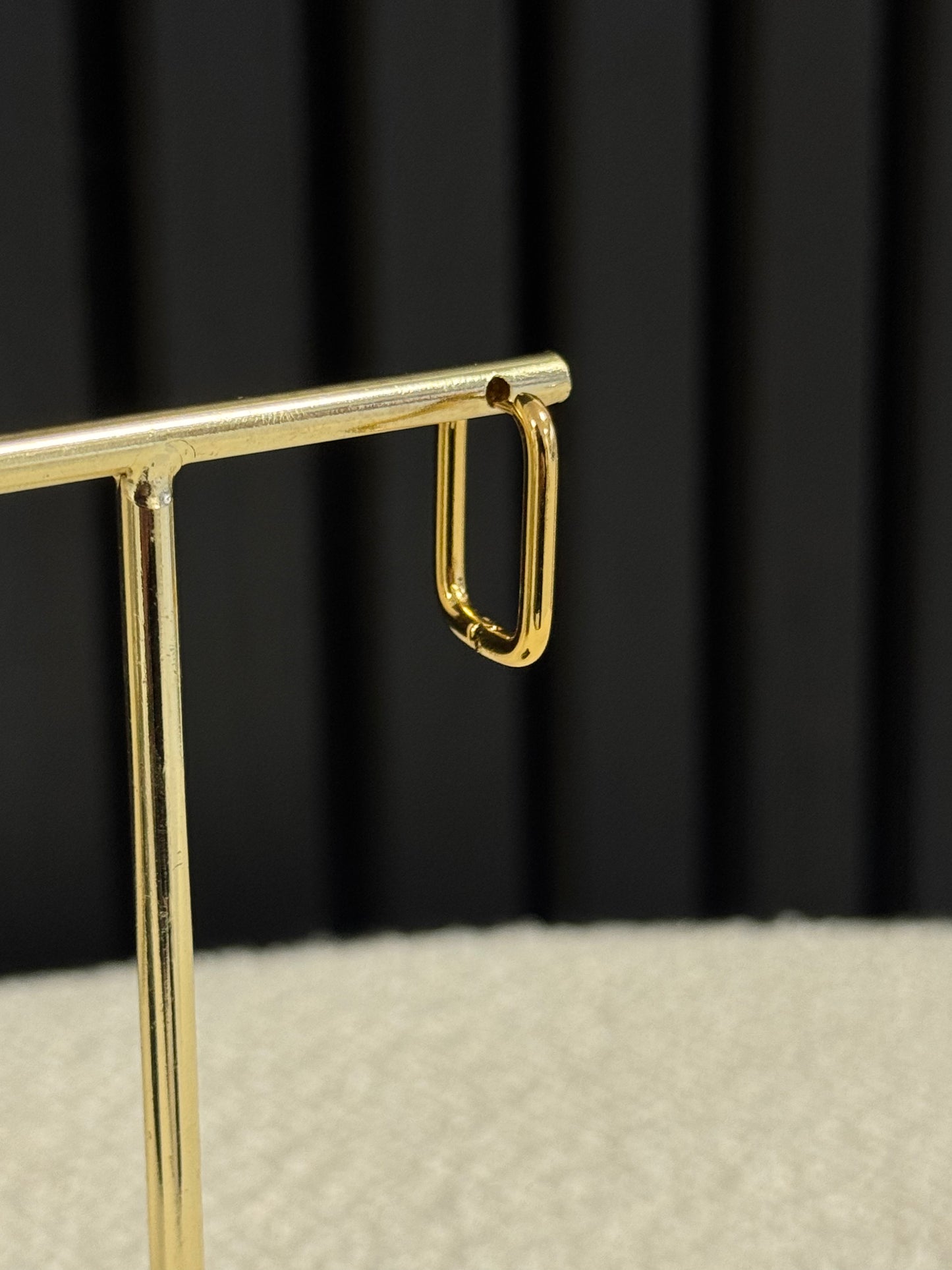 RECTANGLE HOOPS GOLD