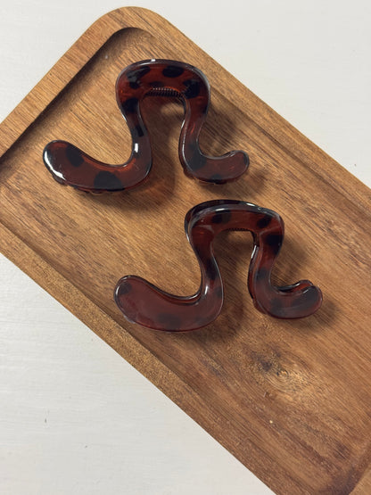 CURLY HAIRCLIP LEO BROWN