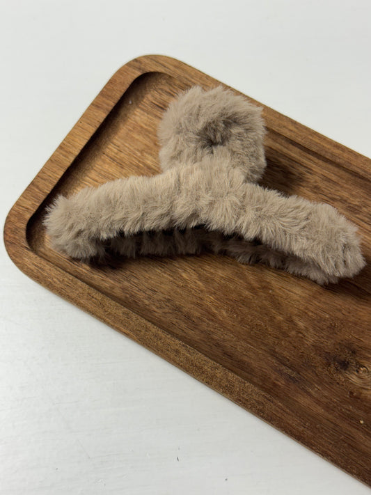 BASIC FLUFFY HAIRCLIP LIGHT TAUPE