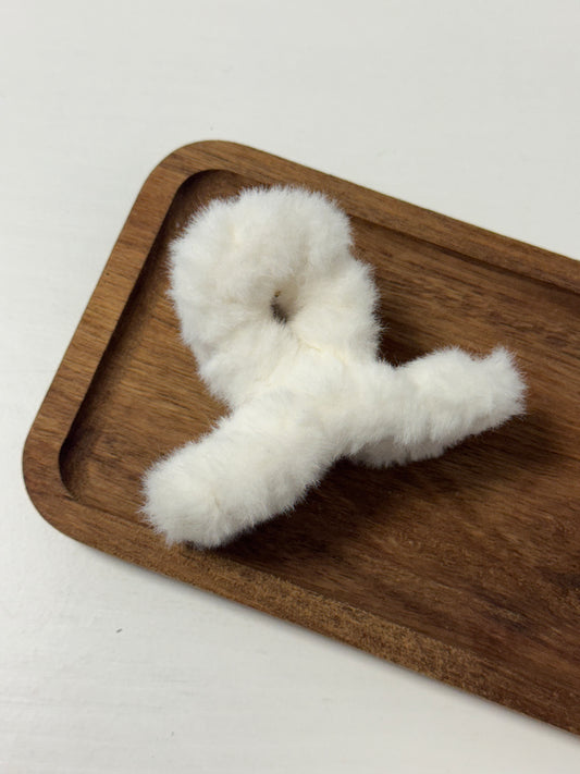 CURLY FLUFFY HAIRCLIP WHITE