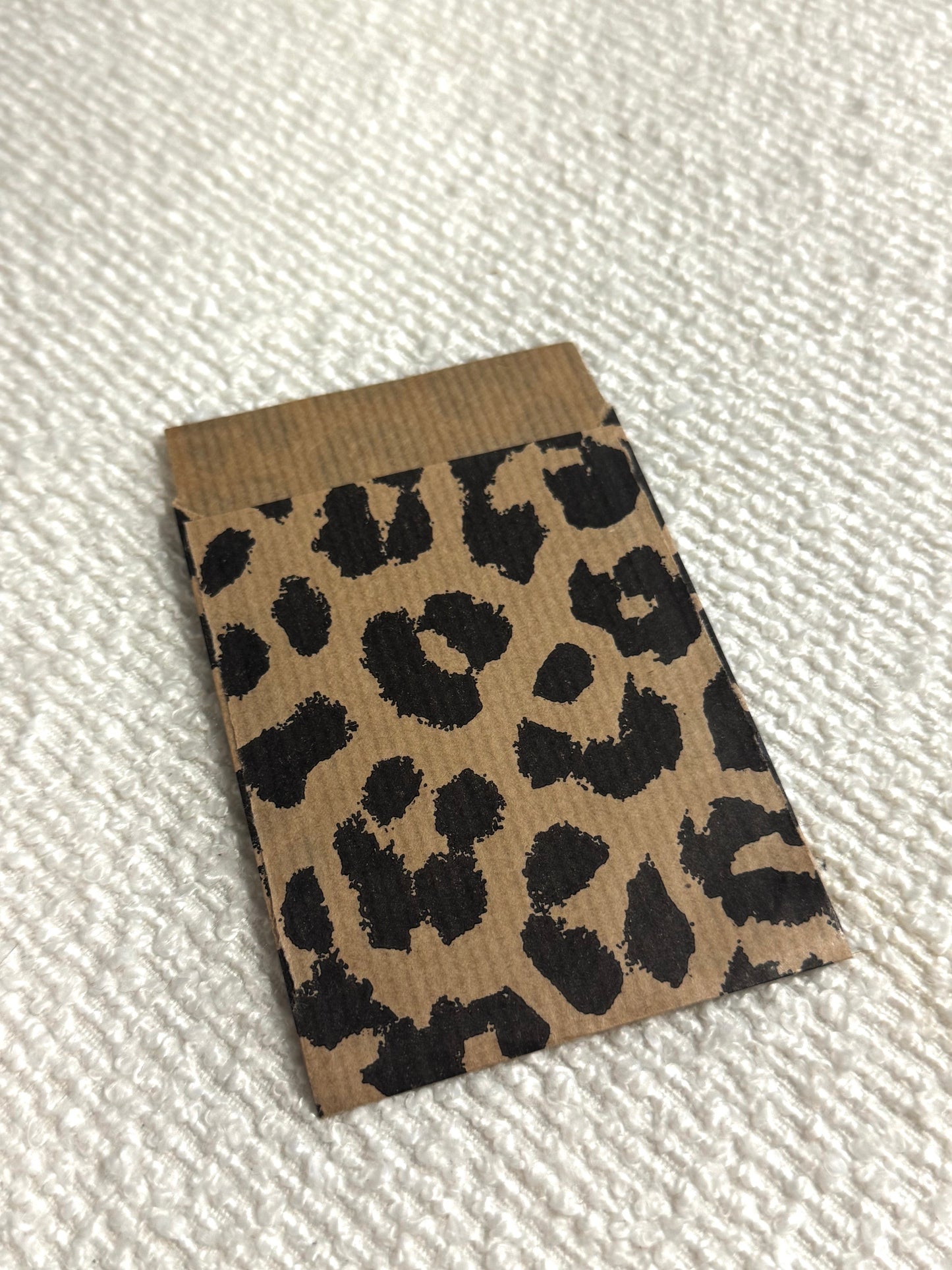 BROWN LEO CADEAUZAKJE | 7x9 CM