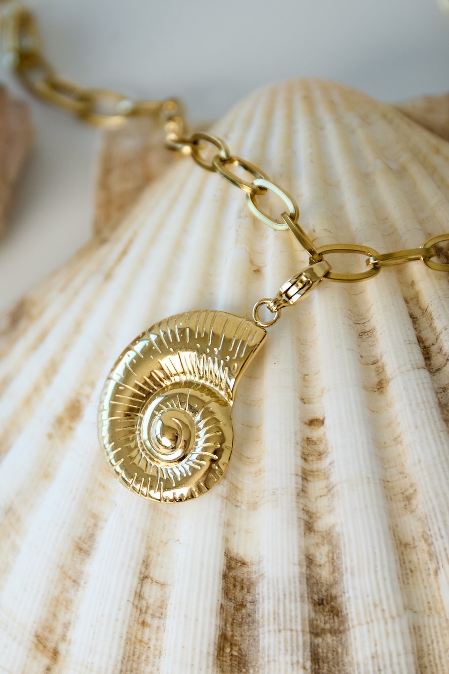 Shell Charm Gold