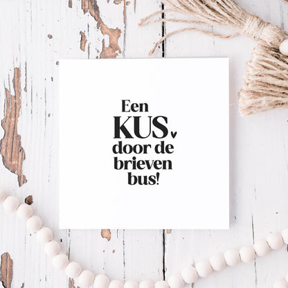 Wenskaart Dubbel | Een Kus Door De Brievenbus