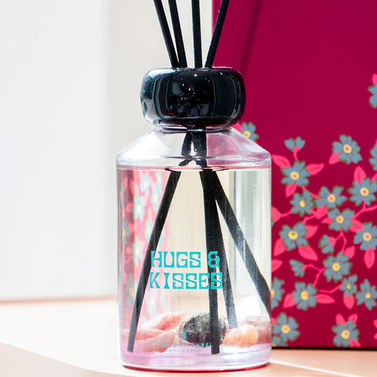 reed diffuser | hugs & kisses